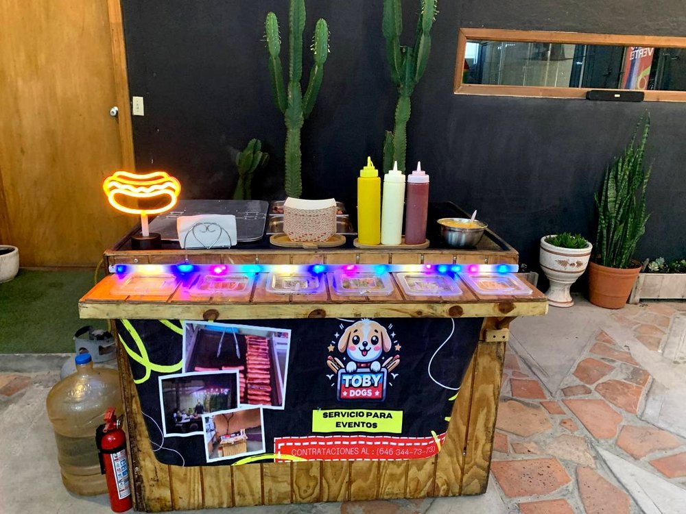 Carrito de Toby Dogs listo para un evento